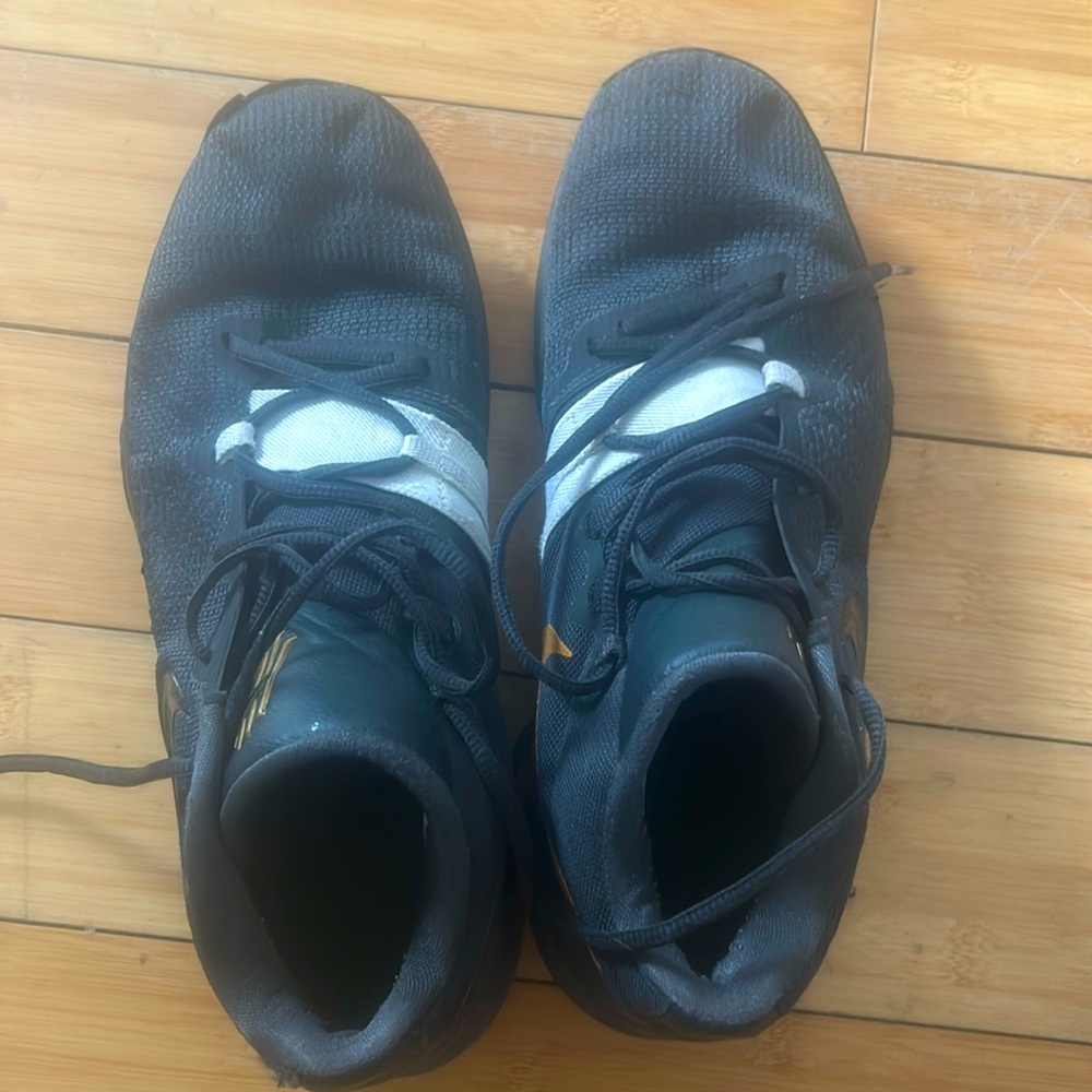Nike zoom h+h zoom kyries size 11